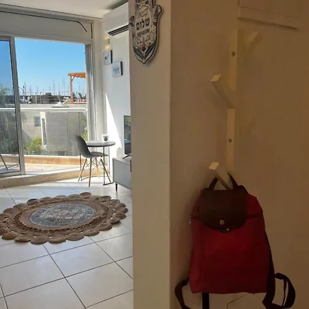Charming Apartment With Sea View At Marina Village Herzliya Exterior photo