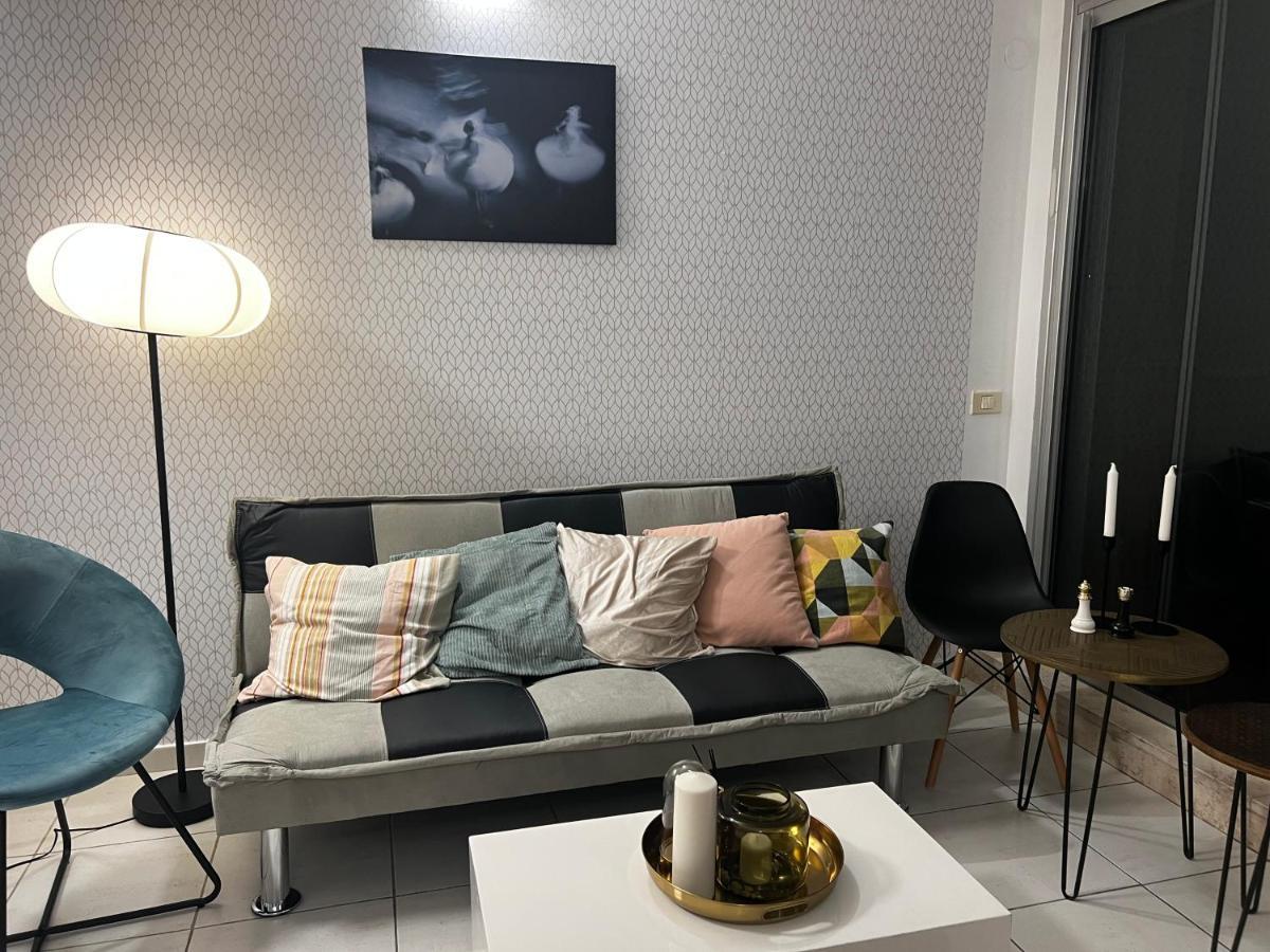 Charming With Sea View At Marina Village Herzelia