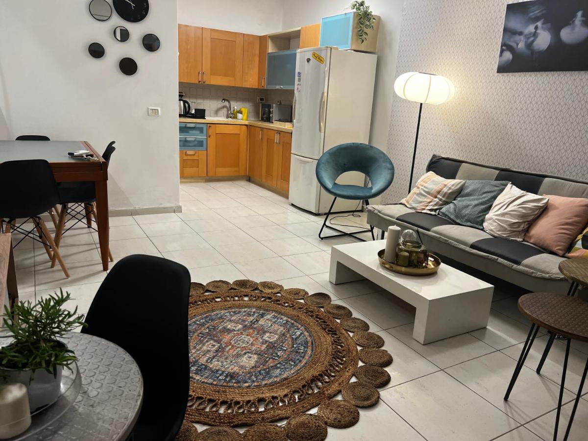 Charming With Sea View At Marina Village Appartamento Herzelia